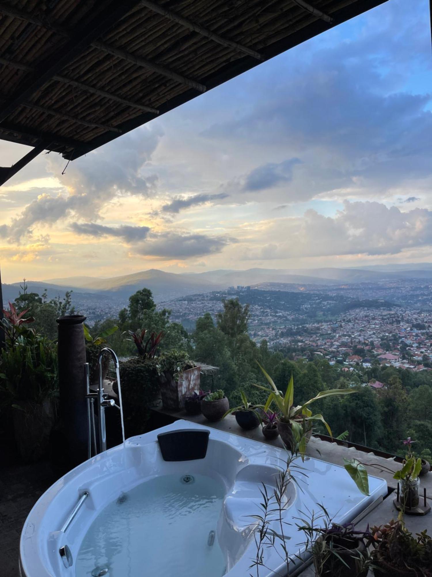 Eagle View Lodge - คิกาลี ภายนอก รูปภาพ