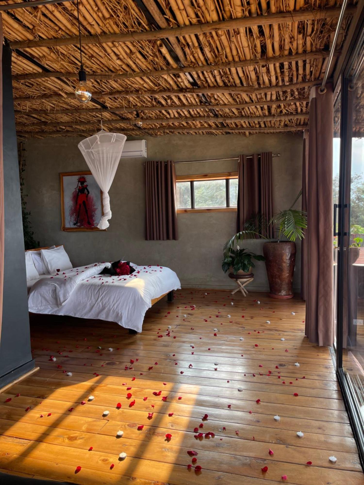 Eagle View Lodge - คิกาลี ภายนอก รูปภาพ